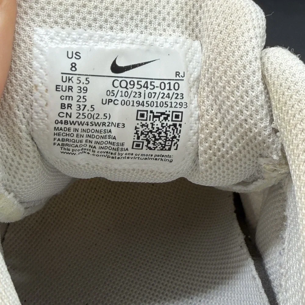 Nike Women's Legend Essential 2 Training Shoes Size 8 White Cream Gold